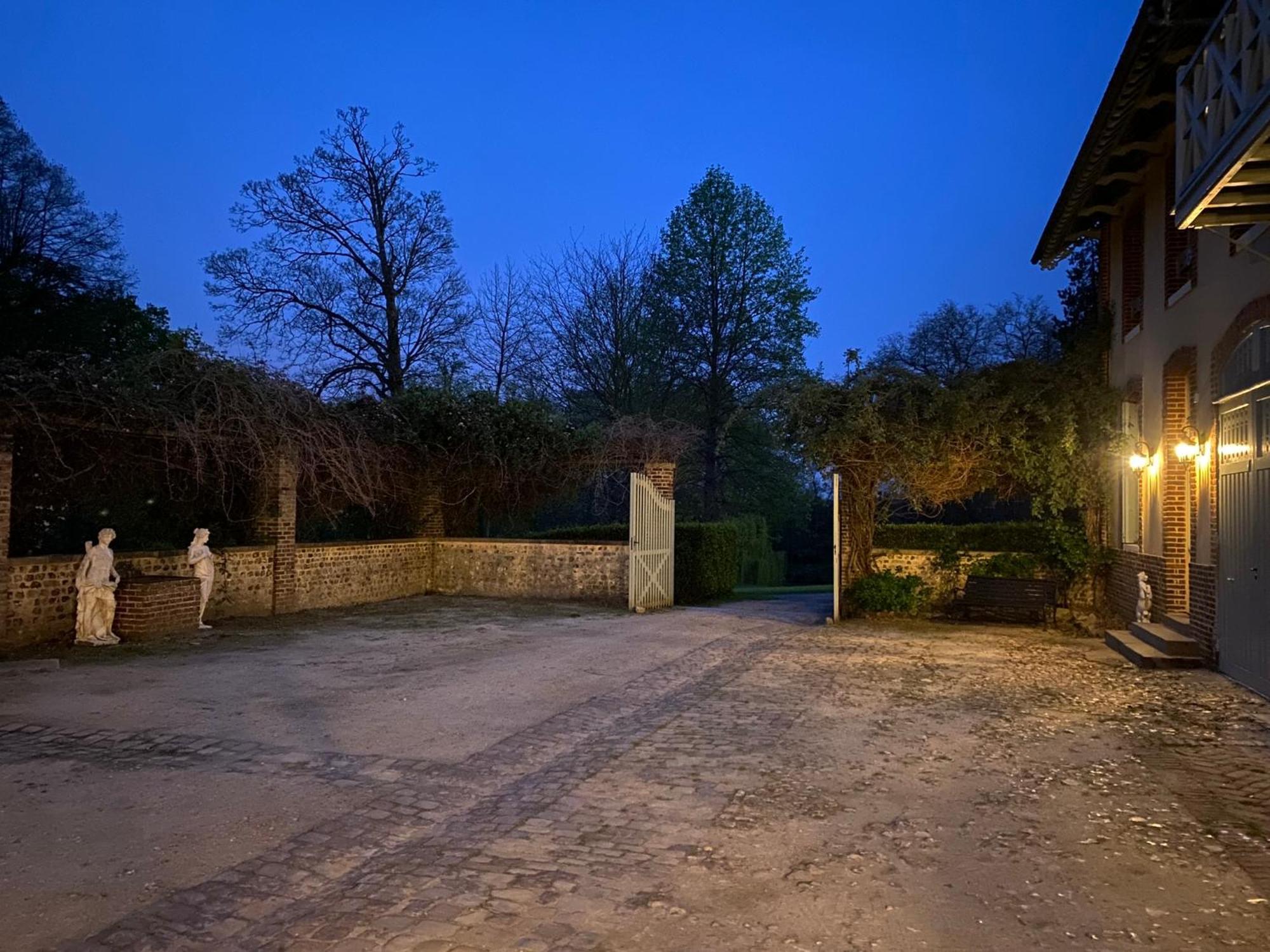 La Maison Du Cavalier, Chateau De Lavenue Pierrefitte-en-Auge Exterior photo