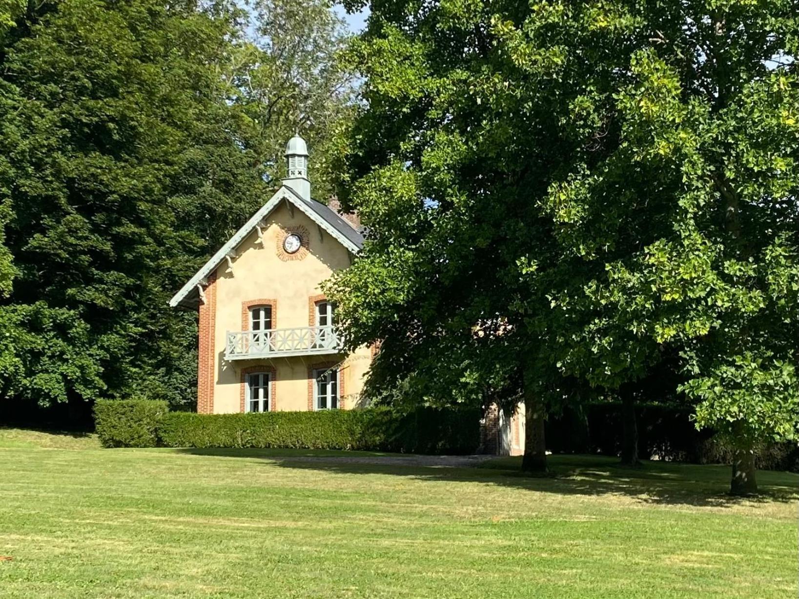 La Maison Du Cavalier, Chateau De Lavenue Pierrefitte-en-Auge Exterior photo